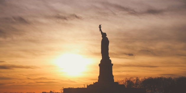 statue-of-libery-silhouetted-by-the-sun-via-pablo